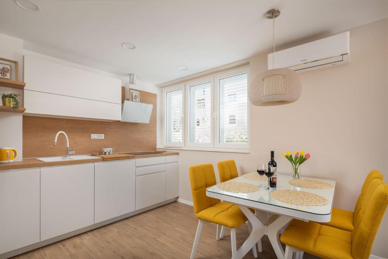 New & Modern Apartment Aa Split Eksteriør billede